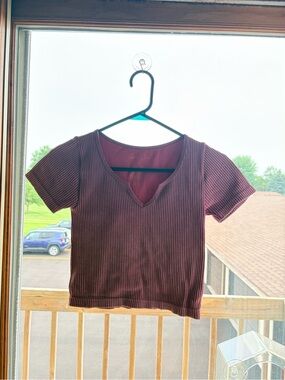 Gypsy + Jade Women's Ribbed V-Neck Cropped T-Shirt